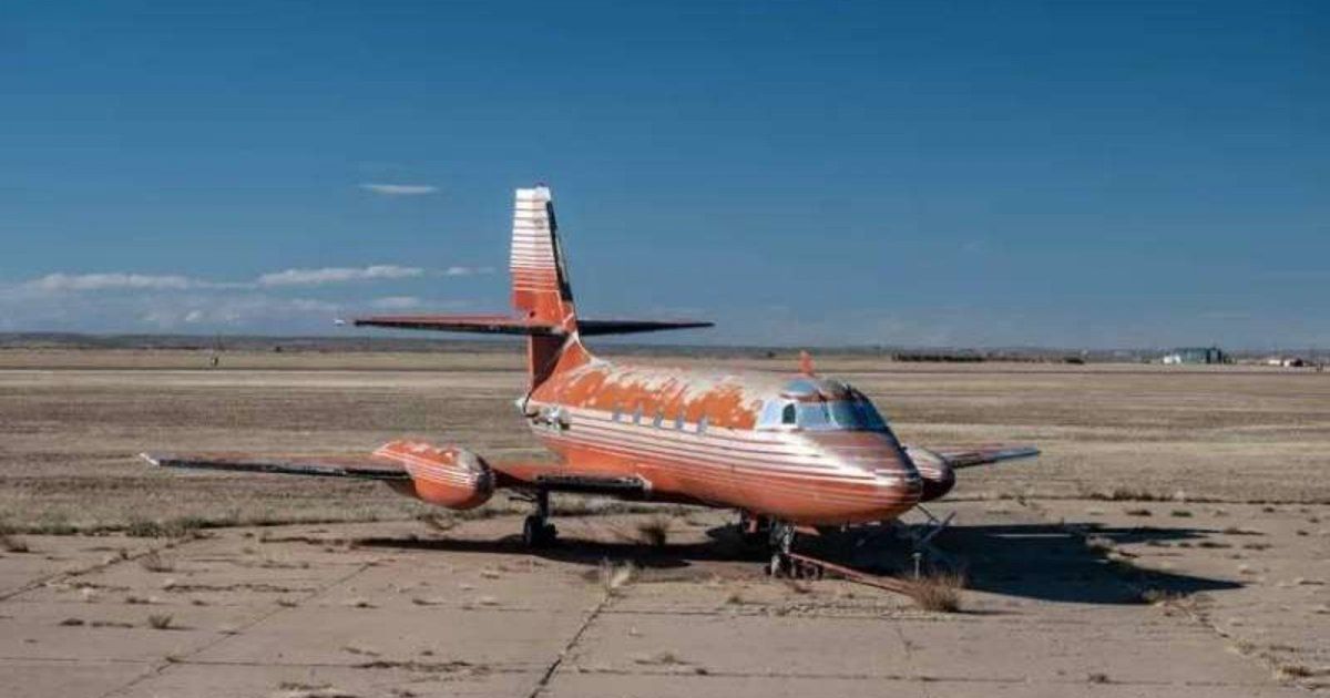 شاهد .. بيع طائرة المغني الشهير الراحل ألفيس بريسلي في مزاد