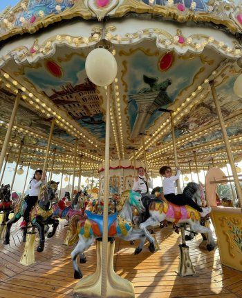 شاهد .. بالصور- أول نزهة عائلية لكريستيانو رونالدو وجورجينا وأولادهما.. رشاقة جورجينا خطفت الأنظار