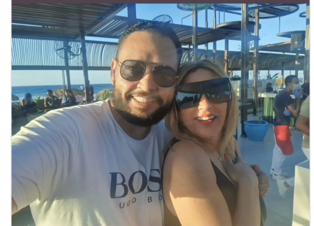 احمد رزق ينشر صورة مع زوجته : زي القمر