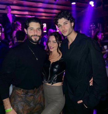 شاهد .. جيهان علامة تعبر عن اشتياقها لابنيها لؤي وخالد بصور جمعتهم في باريس