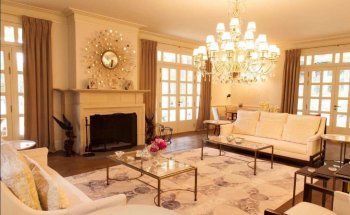 شاهد .. ذوق عالٍ وفخامة في التصميم.. جولة في قصر المصمم زهير مراد