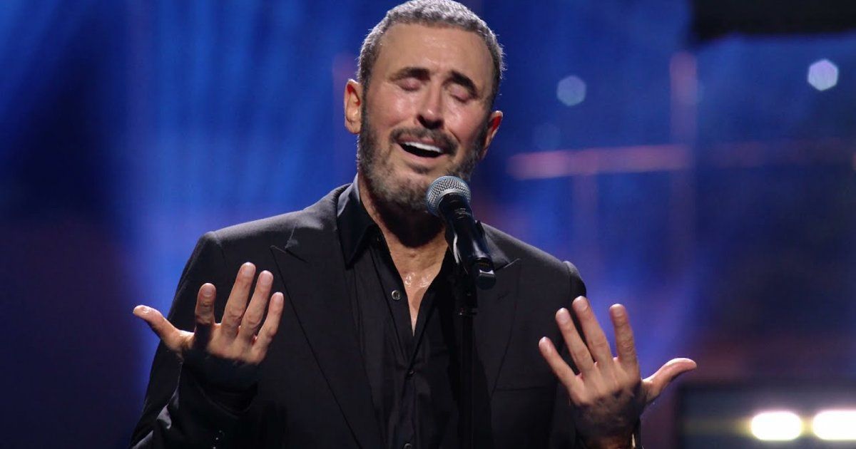 شاهد .. هذه الأغنية يطلبها دائماً الجمهور من كاظم الساهر على المسرح.. شاهدوا