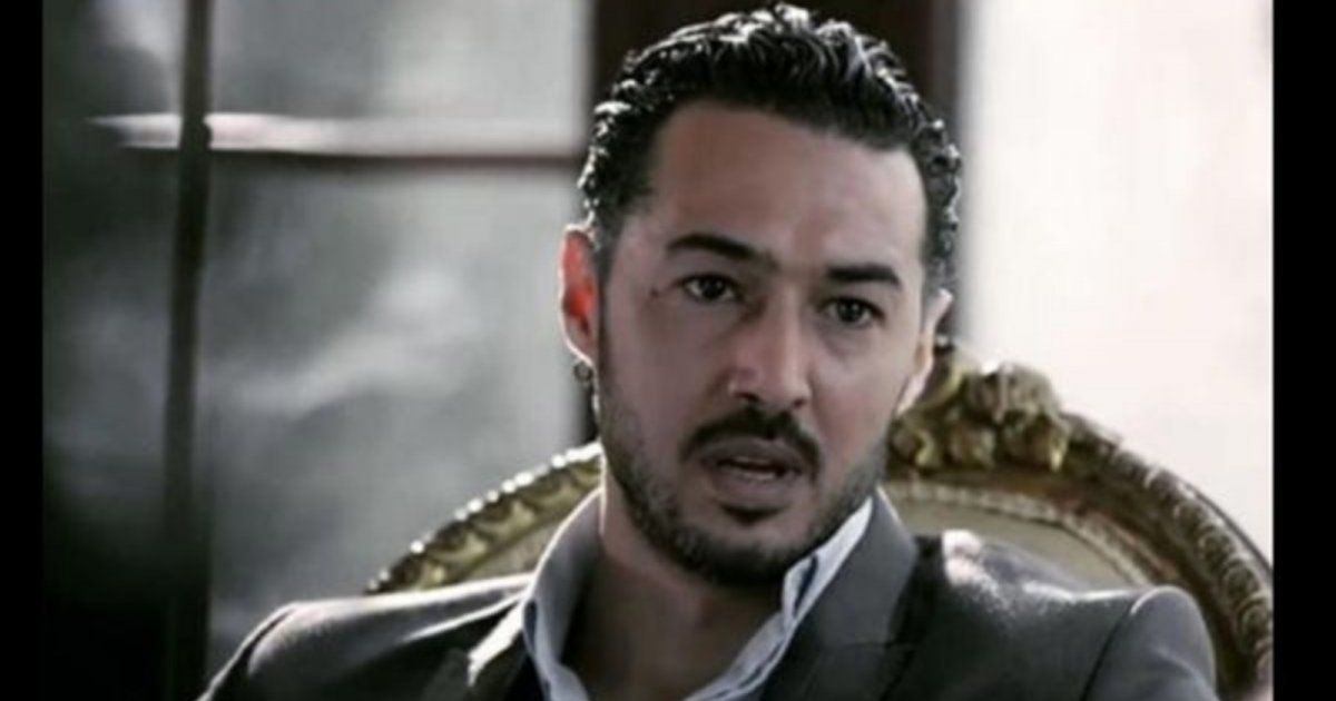 شاهد .. أحمد هارون يفجع بوفاة أقرب الناس