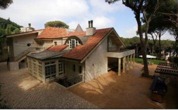 شاهد .. ذوق عالٍ وفخامة في التصميم.. جولة في قصر المصمم زهير مراد