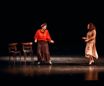 شاهد .. خاص- هذا ما تخشى رندا الأسمر نسيانه وتعلق على ممثلي المسرح في لبنان