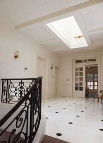 شاهد .. ذوق عالٍ وفخامة في التصميم.. جولة في قصر المصمم زهير مراد