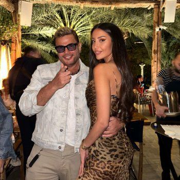 شاهد .. خبر دخول عمرو دياب بعلاقة حب جديدة يتصدر.. شاهدوا جمال الفتاة