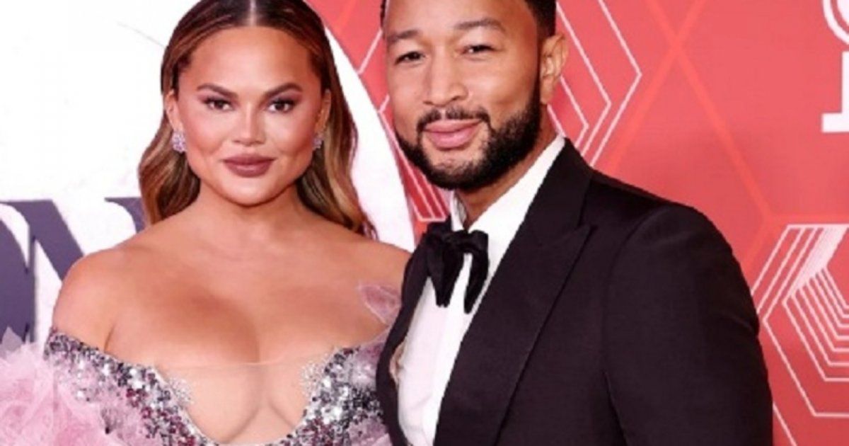 شاهد .. جون ليجند وكريسي تيغن يستقبلان مولودهما الجديد