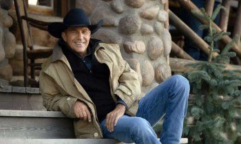 شاهد .. كيفن كوستنر احتفالاً بعيد ميلاده :"كل سنة تمر هدية".. وكم أصبح عمره؟ -بالصورة