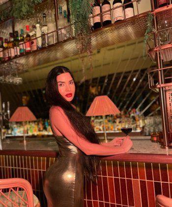 شاهد .. لاميتا فرنجية بإطلالة لامعة.. وجمالها حديث الكثيرين