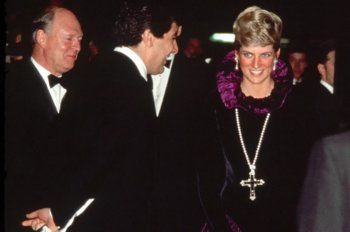 شاهد .. بالصورة - كيم كارداشيان تشتري قلادة الأميرة ديانا في مزاد العلني بهذا السعر