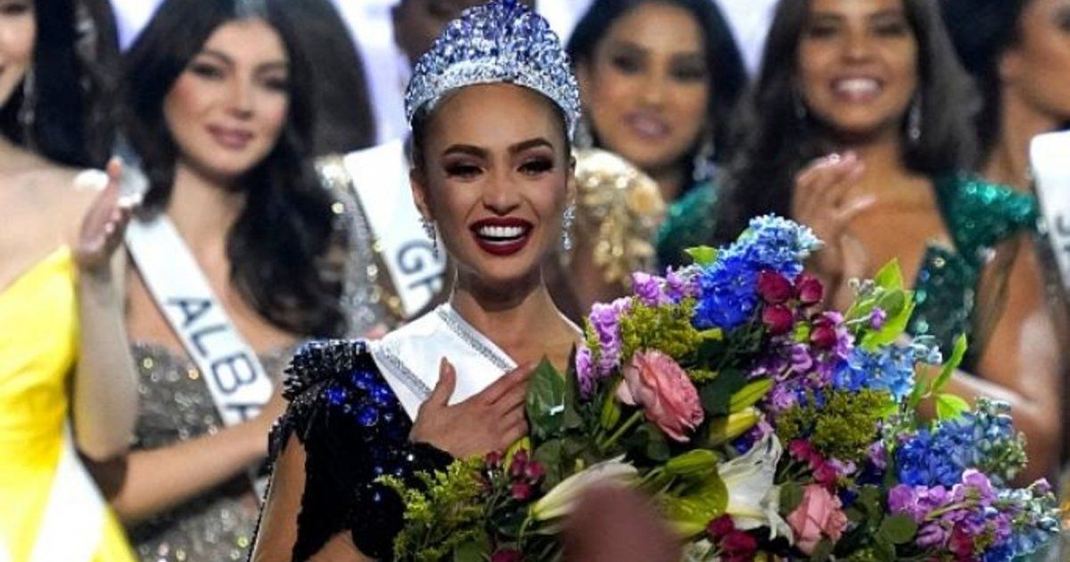 شاهد .. رئيس فنزويلا يتهم أميركا بسرقة لقب ملكة جمال الكون... وهذه التفاصيل