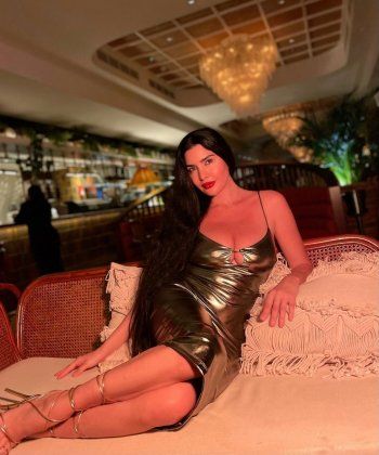 شاهد .. لاميتا فرنجية بإطلالة لامعة.. وجمالها حديث الكثيرين