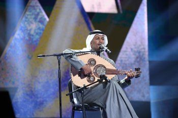 شاهد .. المواهب الـ 14 تتألق غناءً على المسرح في أجواء من الحماسة.. وإنتهاء مسيرة مشتركين في سعودي أيدول