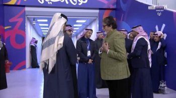 شاهد .. أميتاب باتشان برفقة تركي آل الشيخ في مباراة الهلال والنصر ضد باريس سان جيرمان