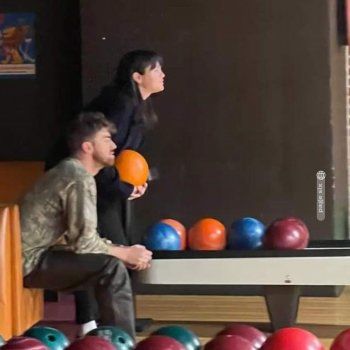 شاهد .. أول صور تؤكد علاقة سيلينا غوميز بنجم "Chainsmokers".. هكذا بديا