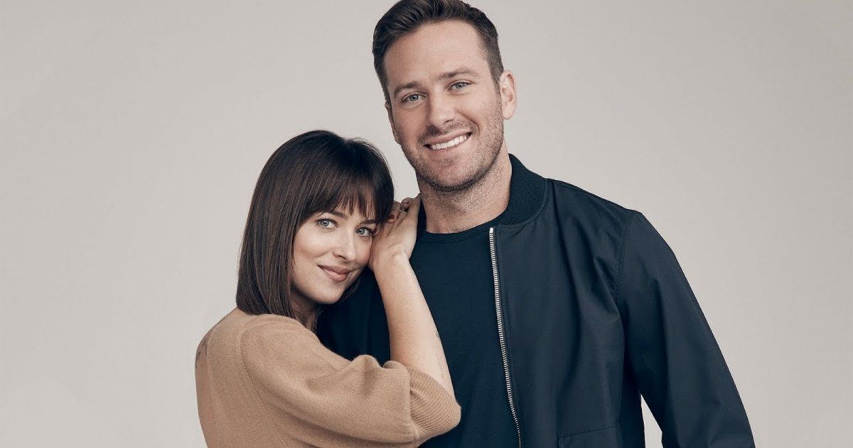 شاهد .. داكوتا جونسون تصدم الجمهور بمزحة عن أرمي هامر وأكل لحوم البشر