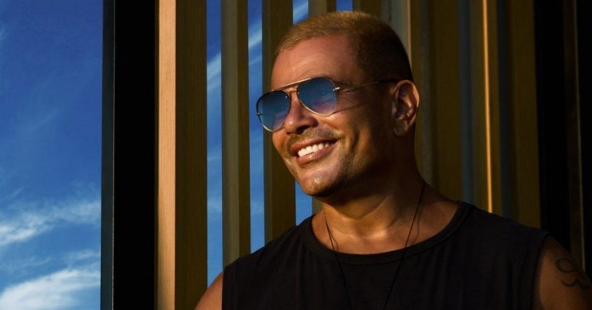 شاهد .. بالصور- عمرو دياب يحيي حفلا ضخما بسلطنة عمان