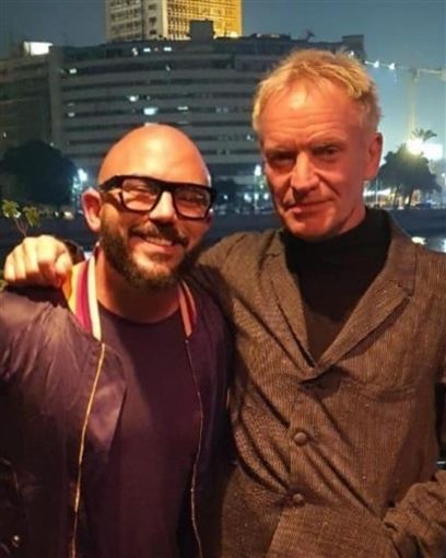 محمود العسيلي يظهر مع النجم العالمي ستينج