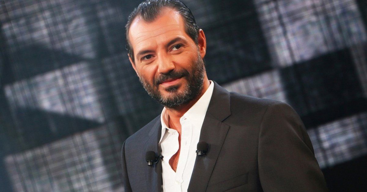 شاهد .. عادل كرم يفجع بوفاة والدته..إليكم تفاصيل التعازي