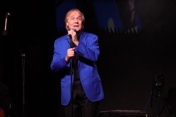 شاهد .. بالصور - ريتشارد كلايدرمان يحيي حفلاً خيرياً لمرضى سرطان الثدي في القاهرة