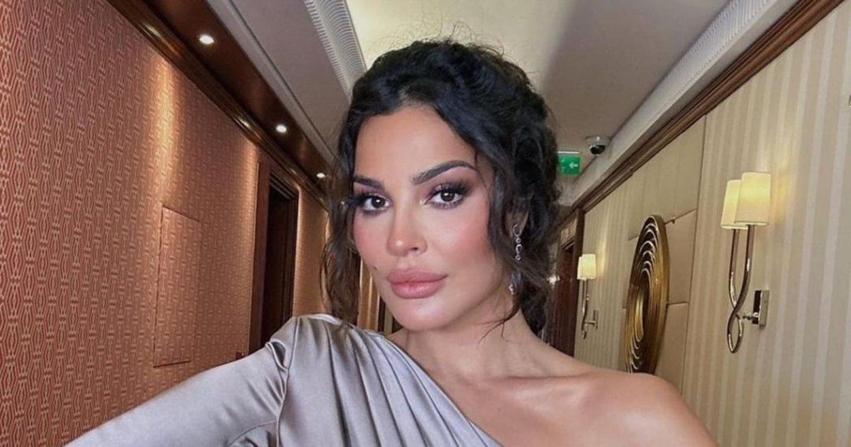 شاهد .. بكاء نادين نسيب نجيم على المسرح يحدث بلبلة.. وهذا ما قالته