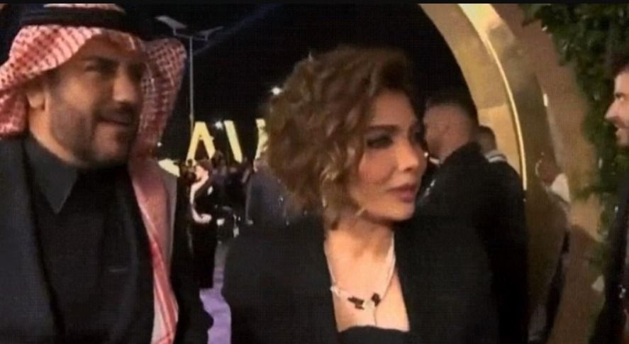 أصالة الأوزعة لابسة فستان مترين قلبها علي وشها : تستاهلي