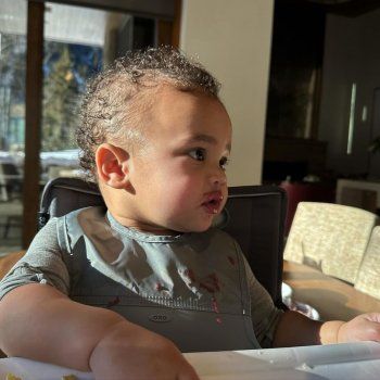 شاهد .. كايلي جينر تكشف عن إسم إبنها للمرة الأولى.. وصوره تخطف الأنظار