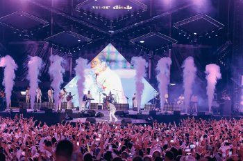 شاهد .. بالصور - عمرو دياب يحي الاضخم حفل في دبي