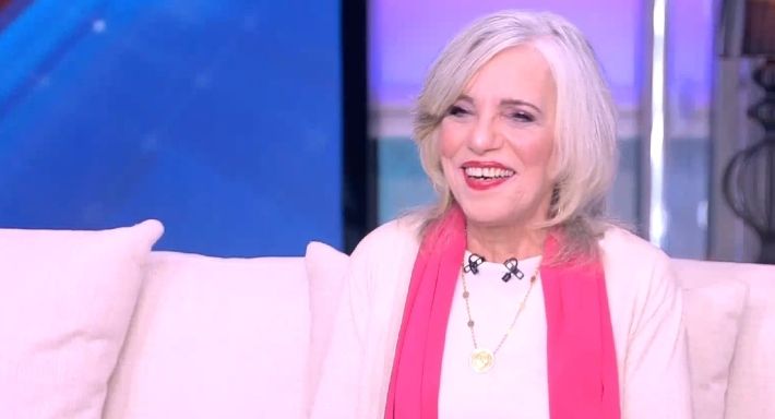 عارفة عبدالرسول في سن الياس بالبكيني والبيبي دول