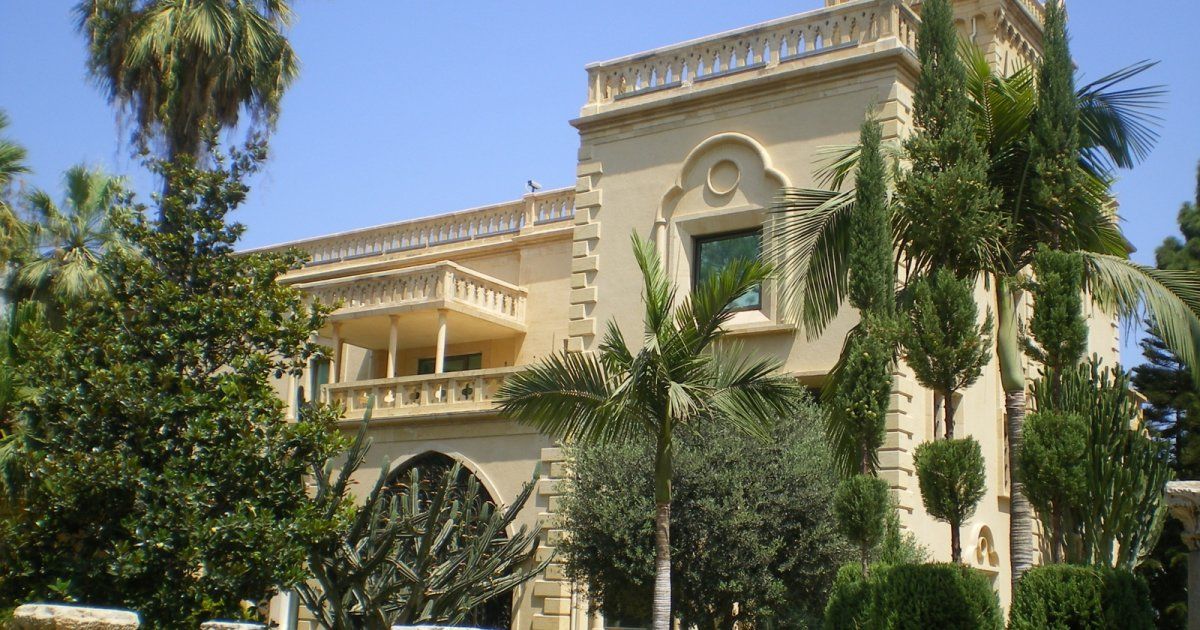 شاهد .. خاص- متحف روبير معوض يضم مجوهرات وتحفاً وكتباً وأسلحة نادرة وكانت تملكه هذه الشخصية