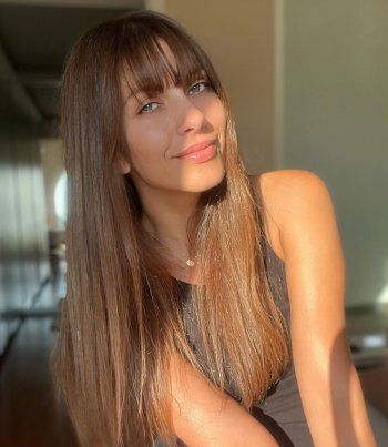 شاهد .. وصيفة ملكة جمال لبنان التي حصدت على لقب "أجمل وجه" زوجة نائب لبناني - بالصور