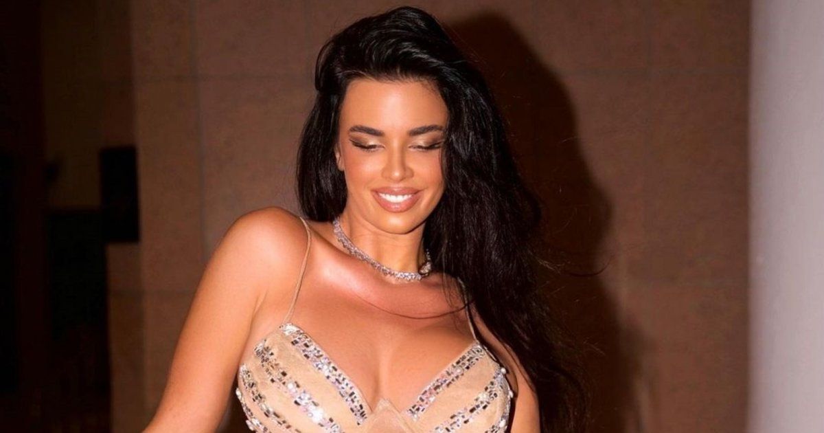 شاهد .. بالصور- ملكة جمال كرواتيا لا ترتدي شيئاً سوى ثوب الإستحمام