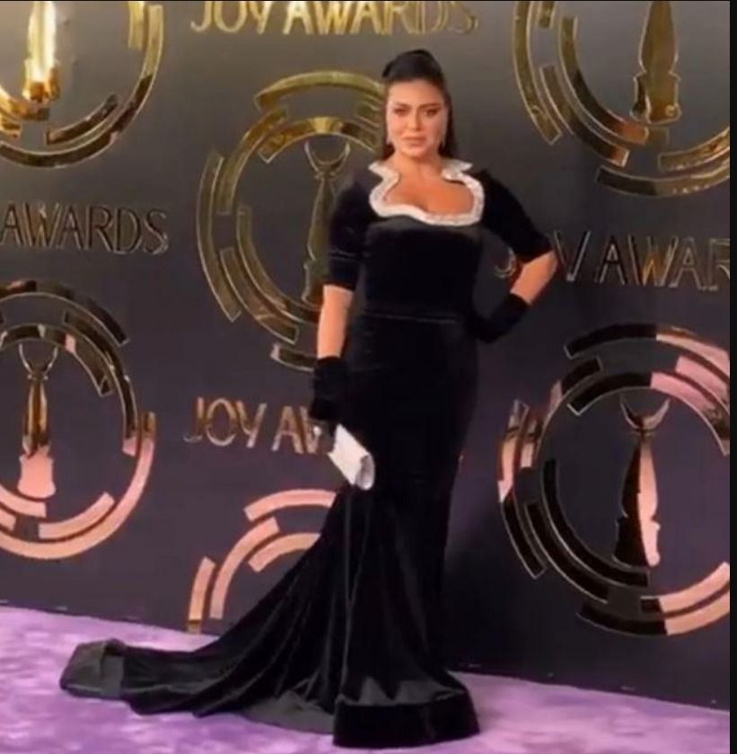 رانيا يوسف تكشف عن نظمها الغذائي القاسي : بصوم اتنين وخميس وبشرب مايه كتير