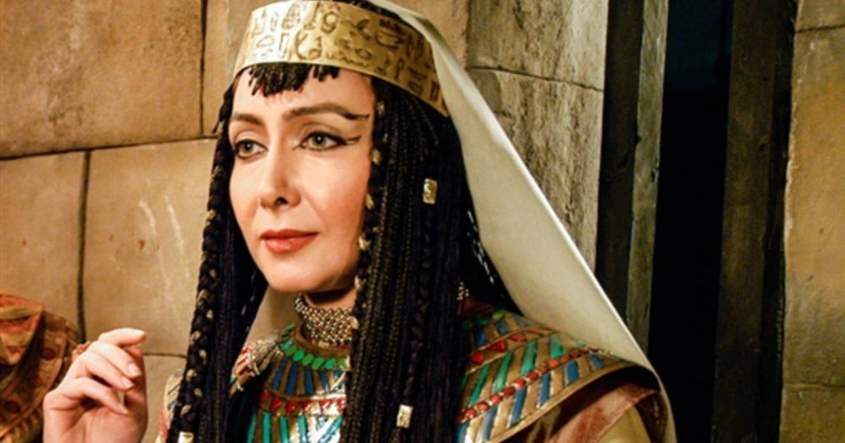 شاهد .. الشيب يغزو رأس زليخة التي مثلت في مسلسل "يوسف الصديق"...هكذا أصبحت