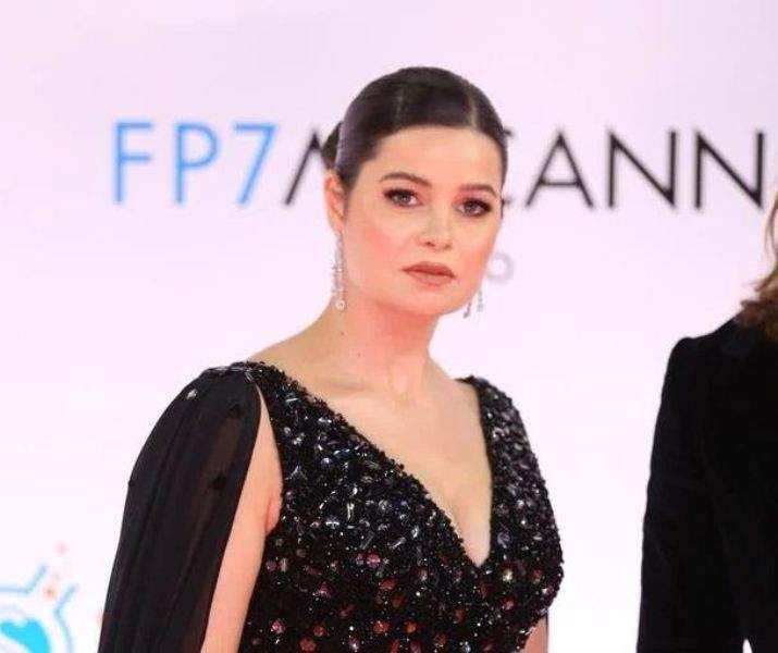 شاهد .. يسرا اللوزي: أفضّل المسرح على السينما وأعتبره غذاء الروح