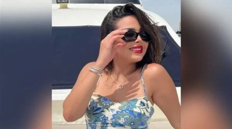 إعلامي شهير يقبل يد رهف القحطاني بشكل غريب