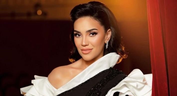 وسط حالة من الحزن – نقل جثمان والد مى فاروق الي مثواه الاخير