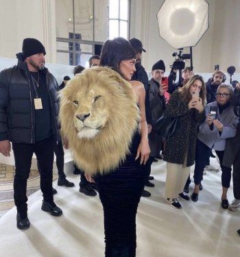 شاهد .. نيكول سابا عن إطلالة كايلي جينر: "الفكرة مستفزّة ومرفوضة"