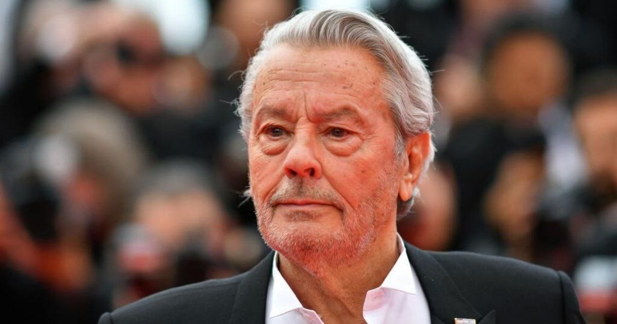 شاهد .. بالصورة - آلان ديلون يستذكر زوجته السابقة بكلمات مؤثرة في ذكرى رحيلها