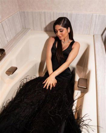 شاهد .. مايان السيد تثير الجدل بصورها من المغطس