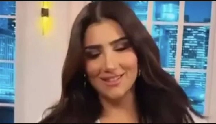 جيباه منين ده .. مي عمر لابسه فستان مش لايق عليها