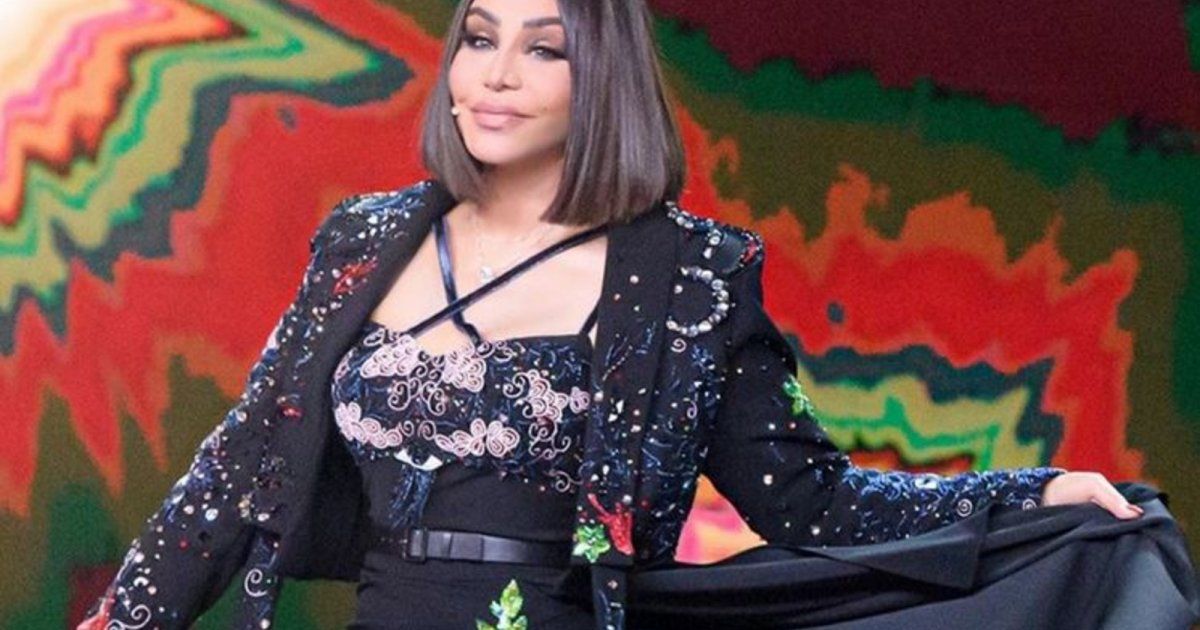 شاهد .. بالصور- أحلام تختار إطلالة بكروب توب وتنورة بفتحة طويلة.. وهذا ما فعلته للاحتشام