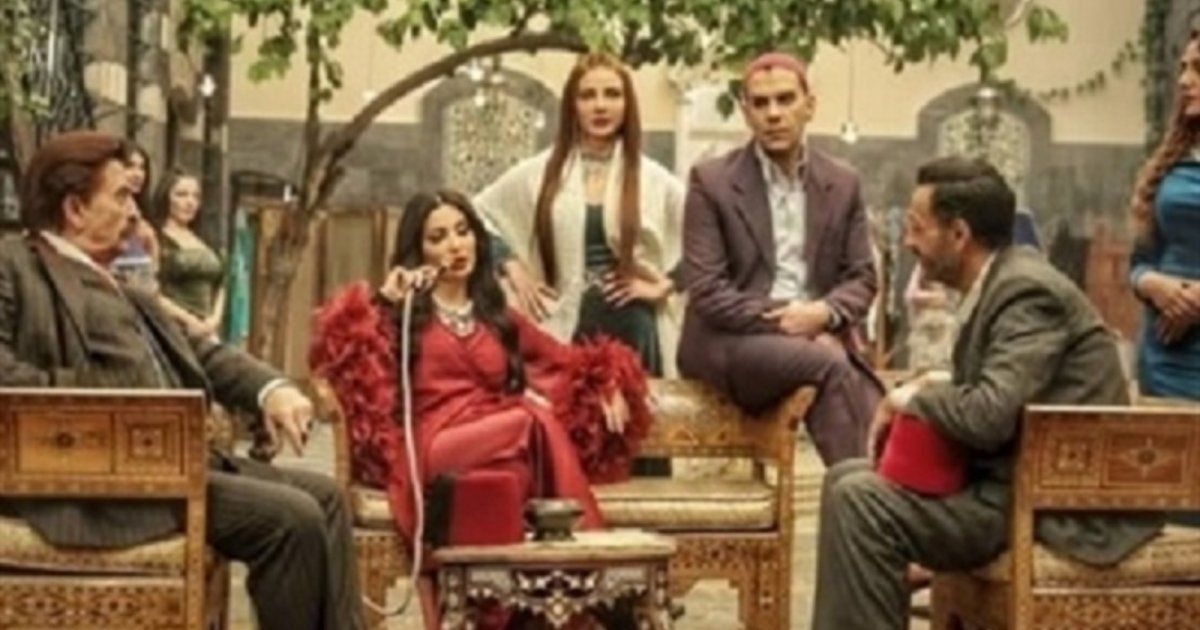 شاهد .. بعد إنتقاده الكبير للمسلسل.. كاتب "جوقة عزيزة" يرد على ياسر العظمة