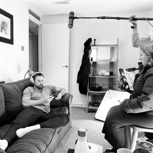 شاهد علي القمر بتاعنا ” مي الغيطي ” من كواليس الفيلم البريطاني Due Dating