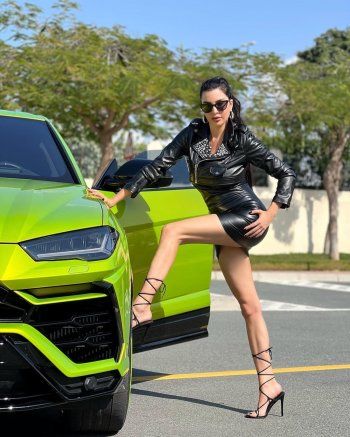 شاهد .. من جديد لاميتا فرنجية بسيارة فخمة للغاية.. وسعرها أكثر بكثير مما تتوقعون!