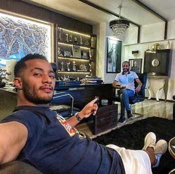 شاهد .. بالصور - جولة في منزل محمد رمضان.. والذهب يسيطر على المكان