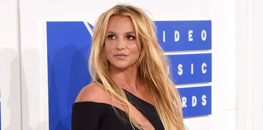 شاهد .. بريتني سبيرز تشعر بالإحباط بعد أن اتصل معجبيها بالشرطة