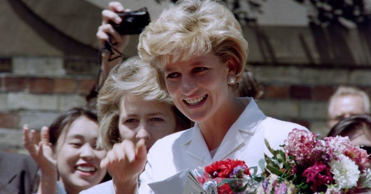 شاهد .. بيع فستان للأميرة ديانا بمبلغ لا يتوقعه العقل وتصميمه فاق الخيال