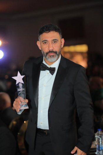 شاهد .. بالصورة - عمرو مصطفى أفضل فنان للعام 2022